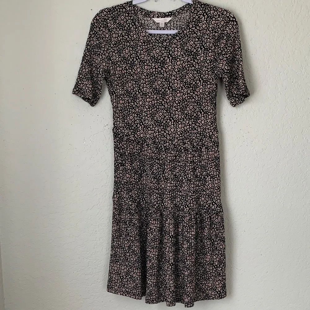 LC Lauren Conrad Black Pink Floral Tiered Crew Neck Short Sleeve Size S